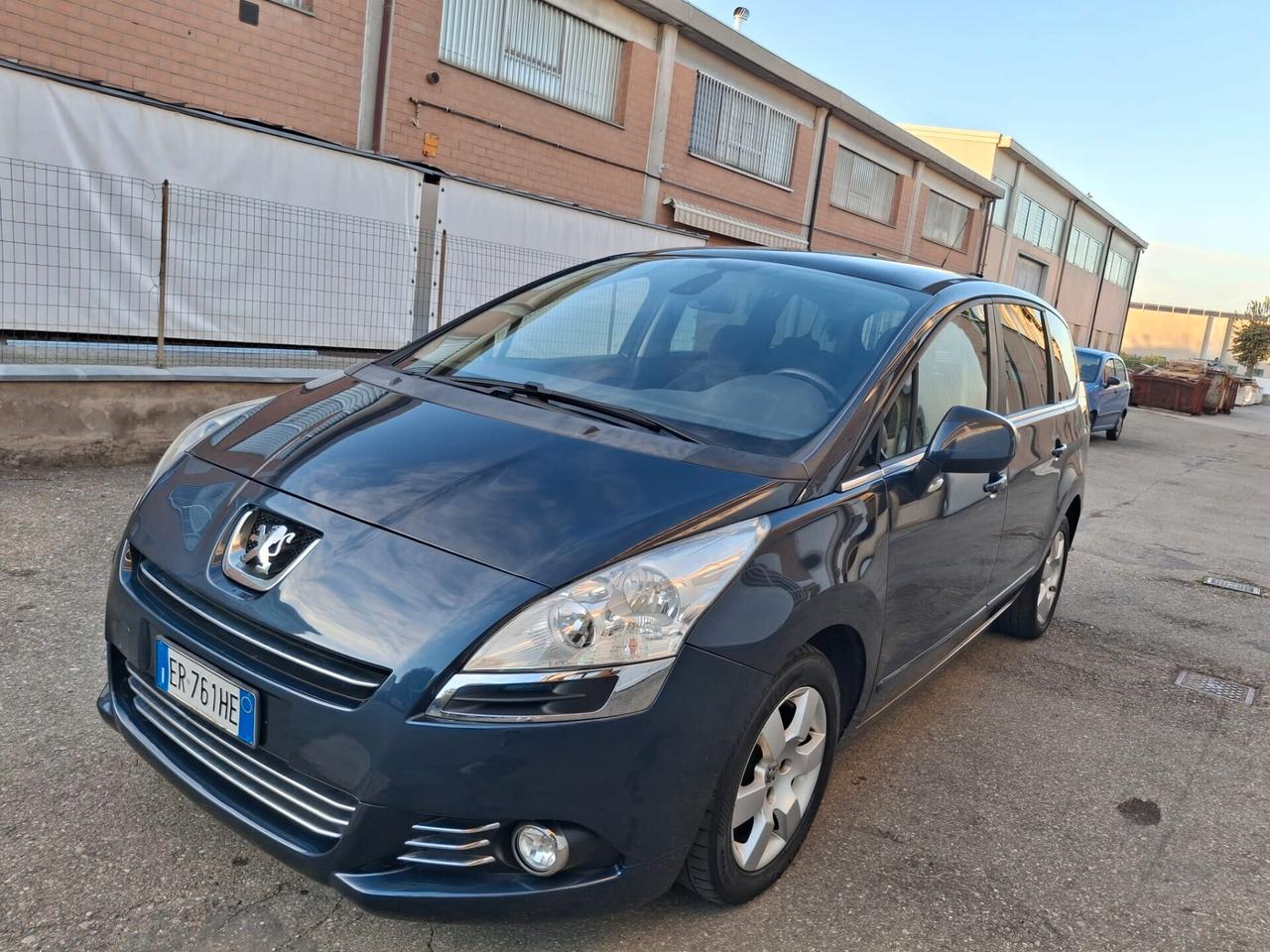 Peugeot 5008 1.6 HDi 115CV Business 7 POSTI