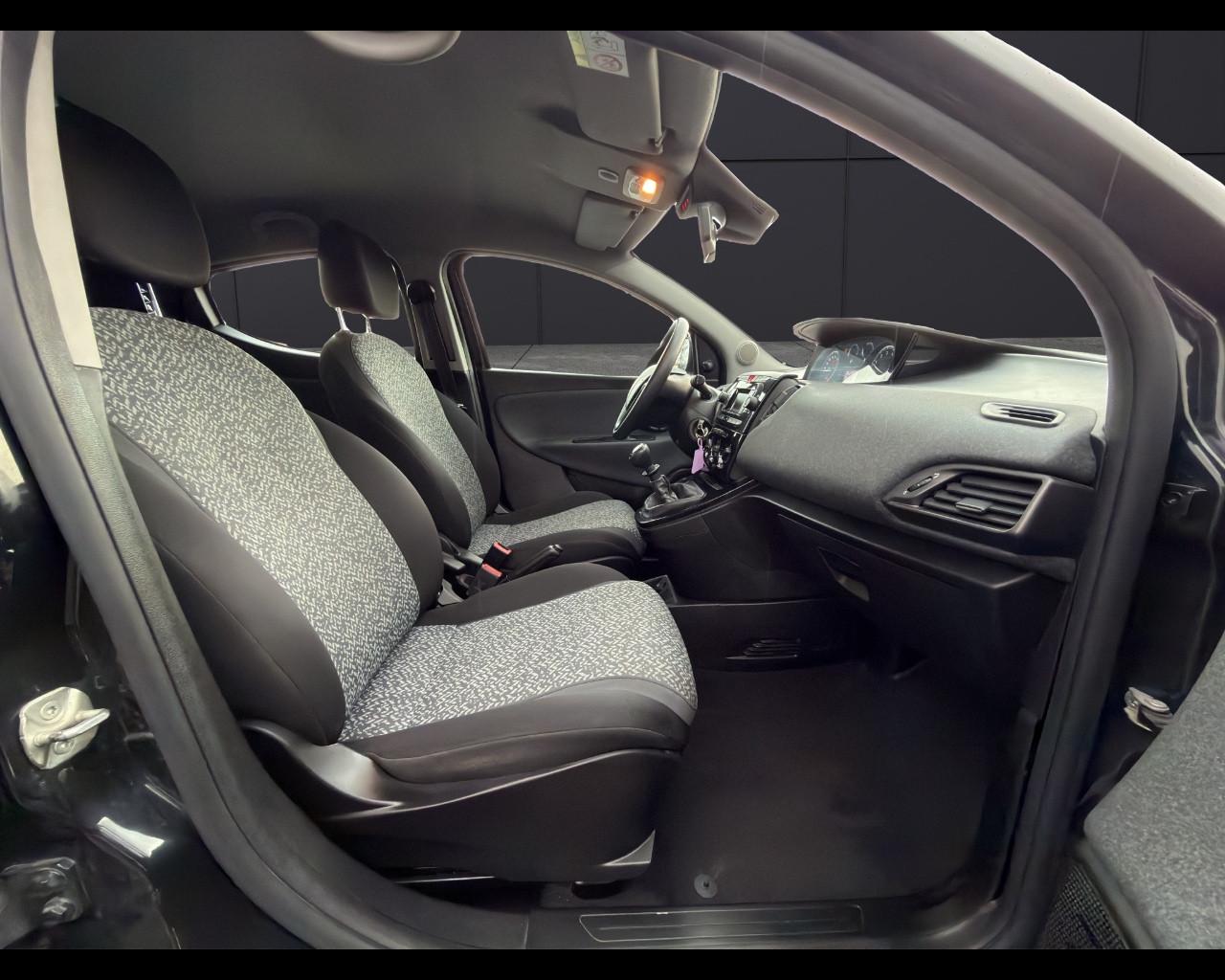 LANCIA Ypsilon 1.0 FireFly 5 porte S&S Hybrid Silver