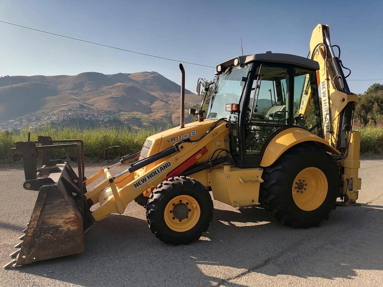 Terna Seminuova New-Holland LB110 B