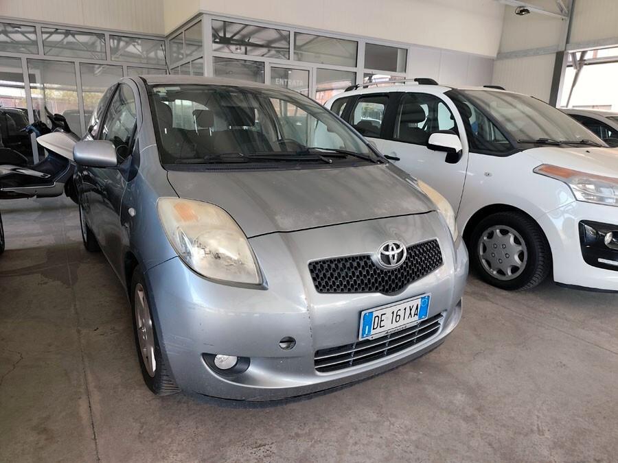 Toyota Yaris 1.0 3 porte Sol