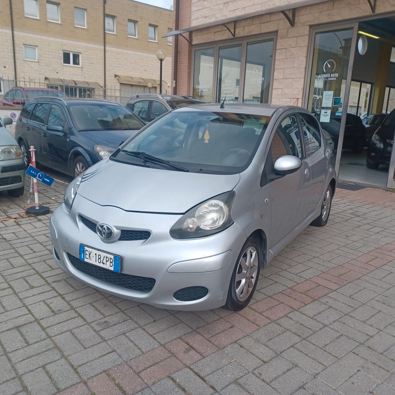 135.048 KM AYGO 1.0 NEOPATENTATI AUTOMATICA