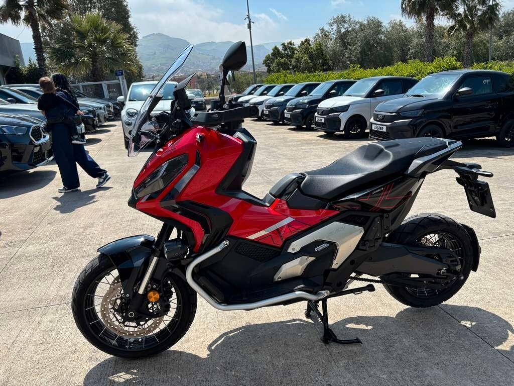 Honda X-ADV 750 2023 / KM 10.000 Tua a solo 109 Euro al mese