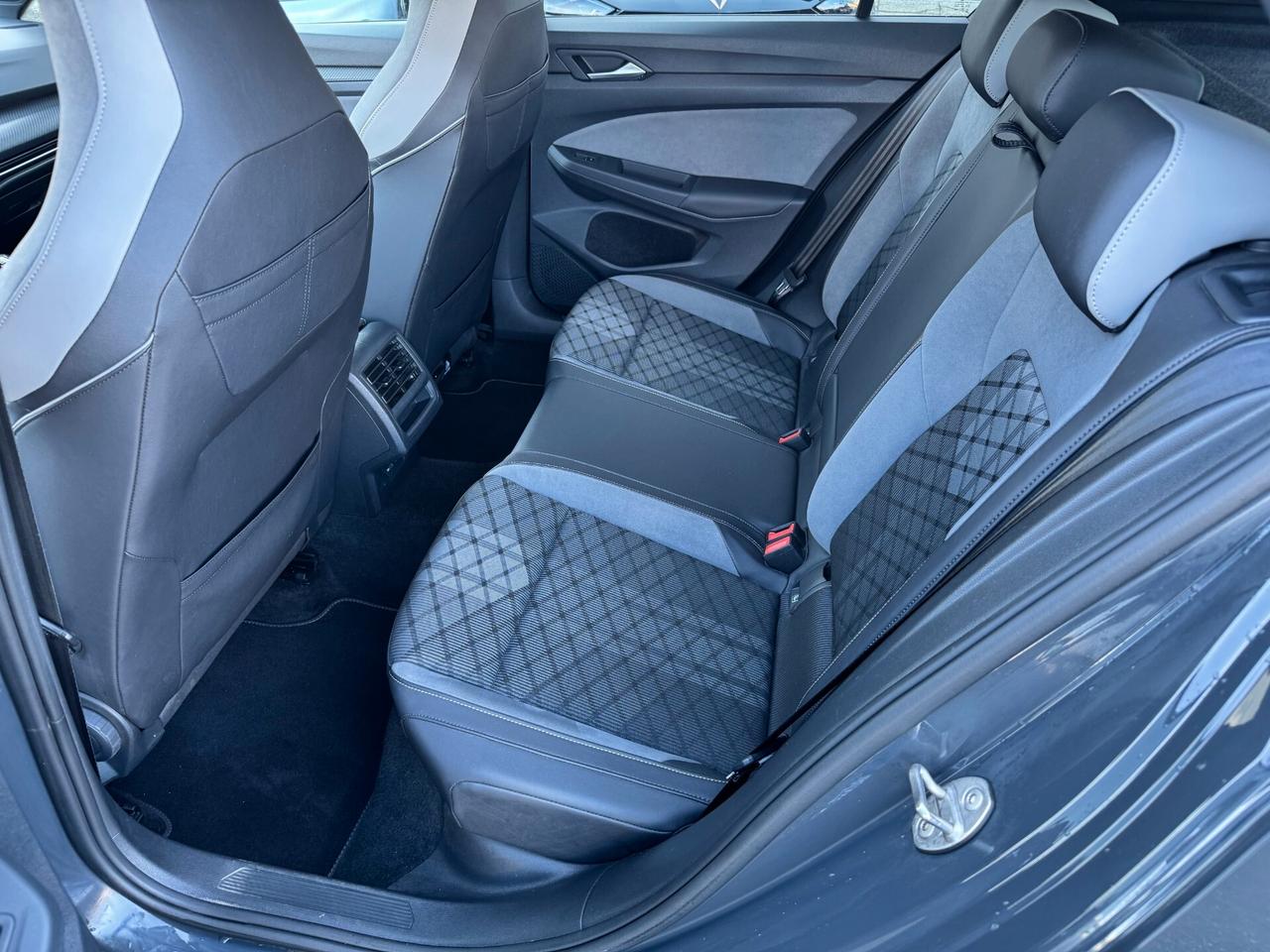 Volkswagen Golf 2.0 TDI 150CV R-Line/Manuale/NO VINCOLI/SERVICE VW