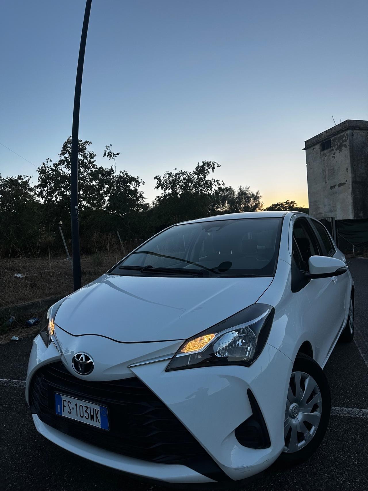 Toyota Yaris 1.0 72 CV 5 porte Cool
