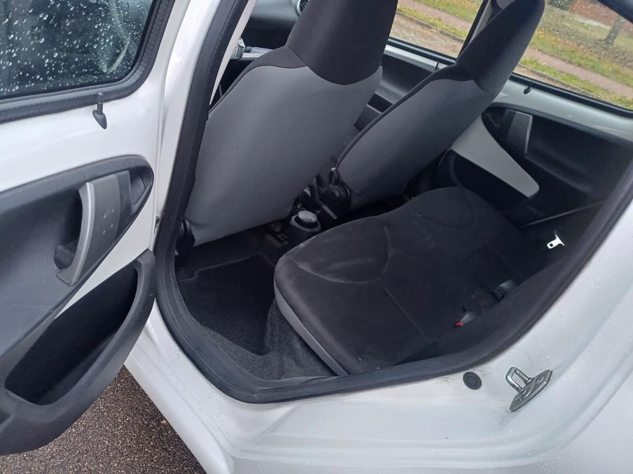 Toyota Aygo 1.0 12V VVT-i 5 porte Cool Soda Connect