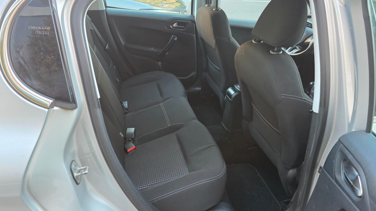 Peugeot 208 PureTech 82 5p. GPL Allure