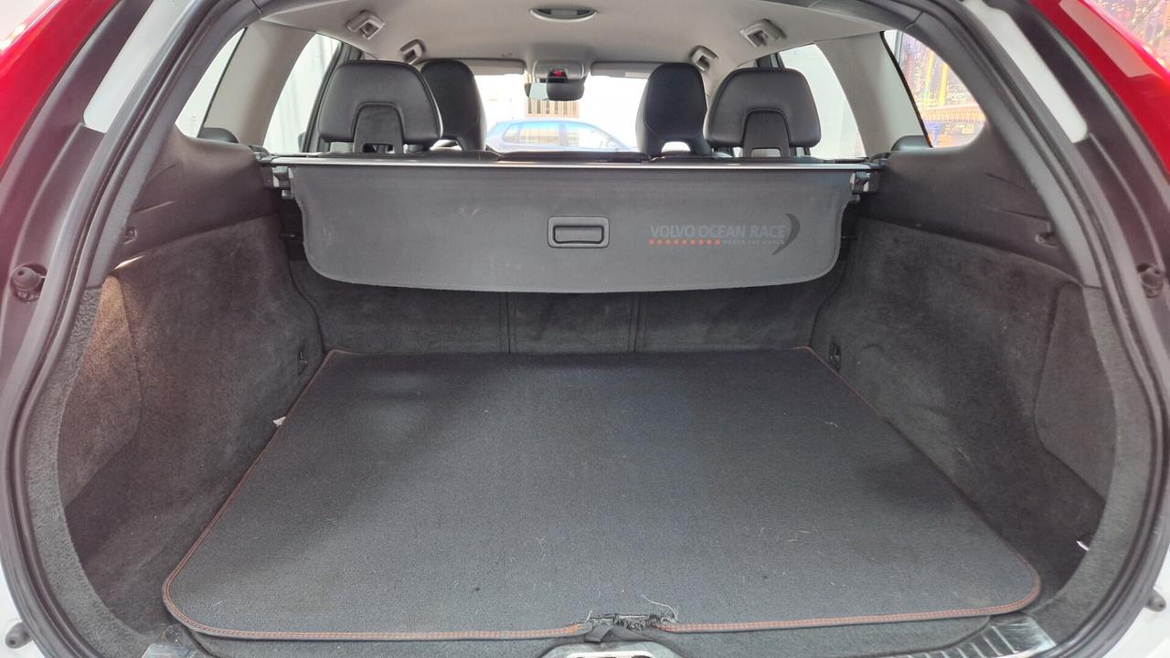 Volvo XC 60 XC60 D4 AWD R-design Momentum