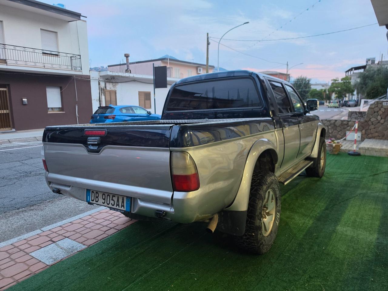 Mitsubishi L200 2.5 TD cat 4WD Double Cab Invite