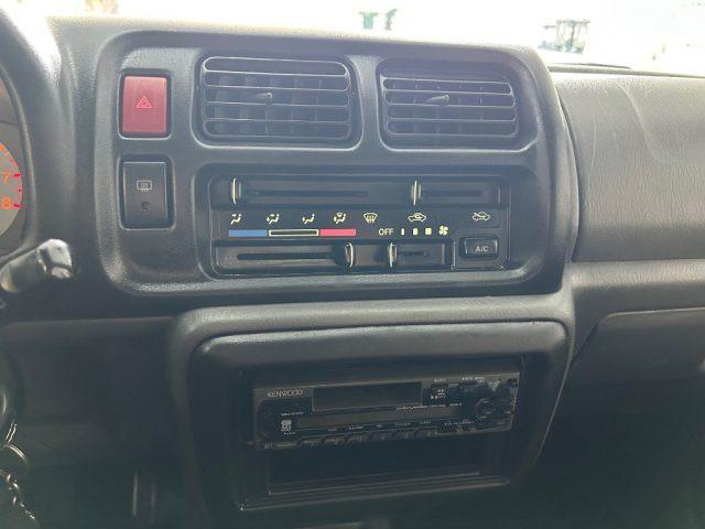 SUZUKI Jimny 1.3i 16V cat 4WD JLX