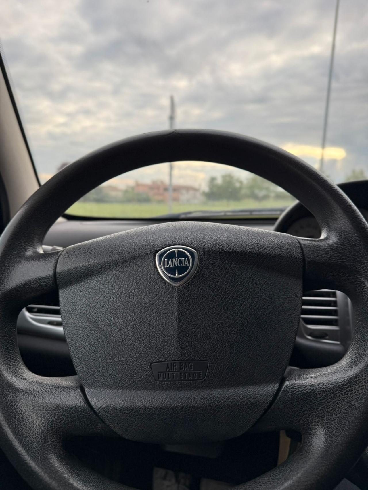 Lancia Ypsilon 1.2 Modamilano