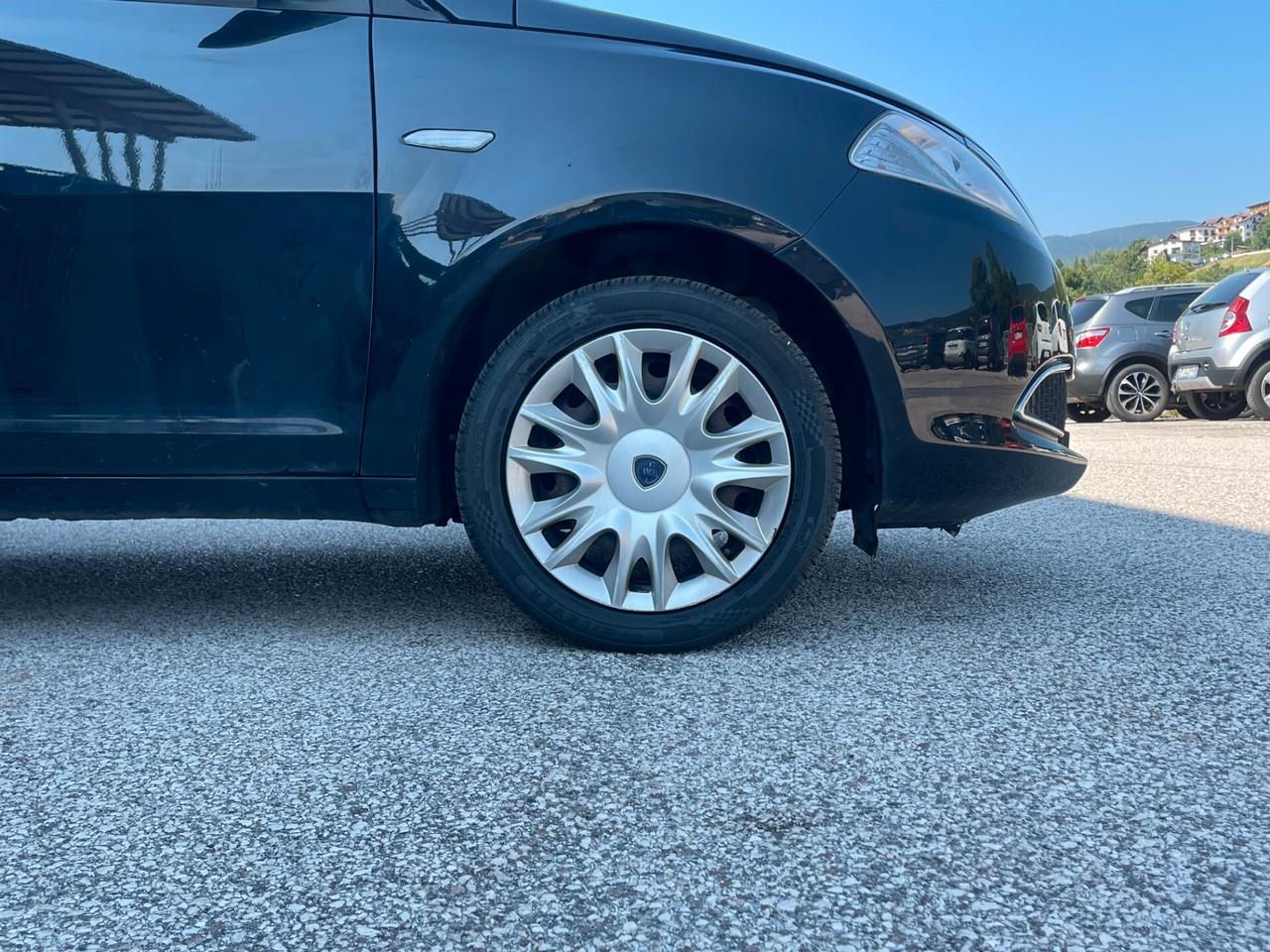Lancia Ypsilon 1.2 69 CV 5 porte "NEOPATANTATI"