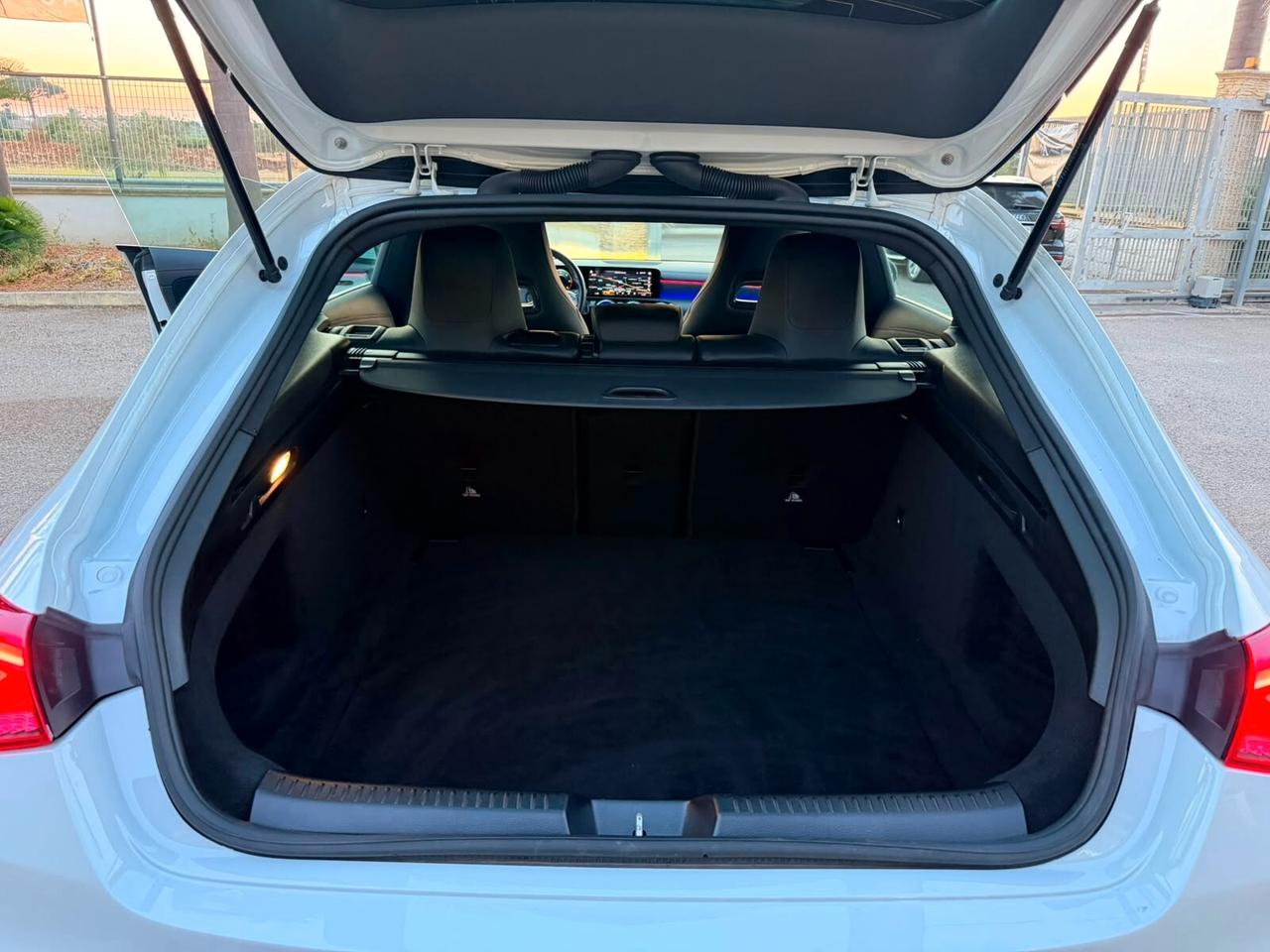 Mercedes-benz CLA 200d Automatic SB Premium AMG Led Ambient