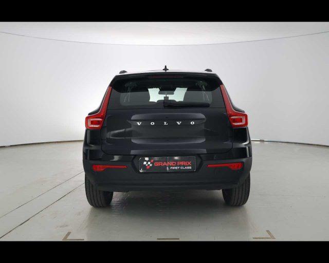 VOLVO XC40 T2 Momentum Core