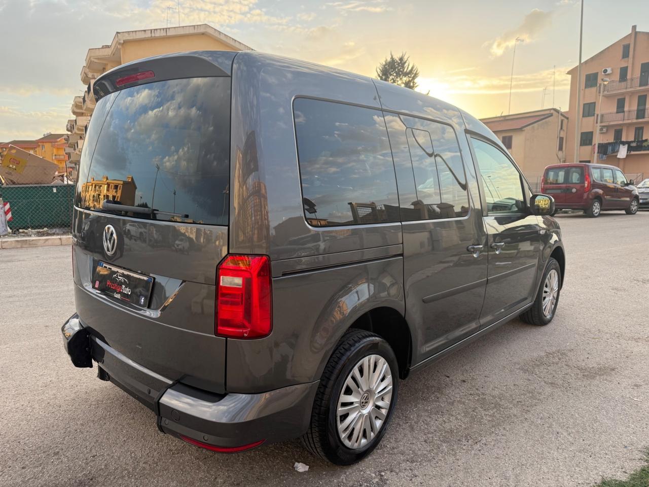 Volkswagen Caddy 2.0 TDI 102 CV DSG trasporto disabili 5+1