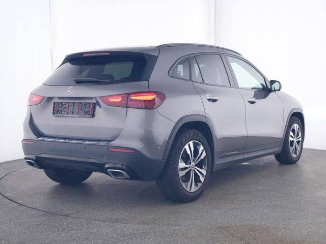 MERCEDES-BENZ GLA 180 Automatic Progressive Advanced Plus