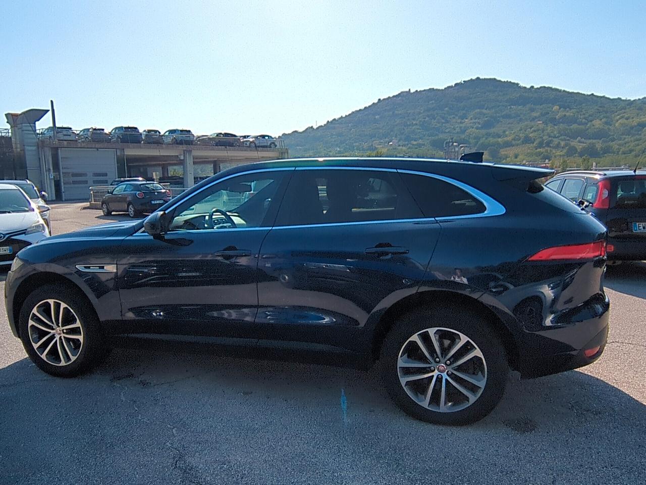 Jaguar F-Pace 2.0 D 180 CV AWD aut. R-Sport