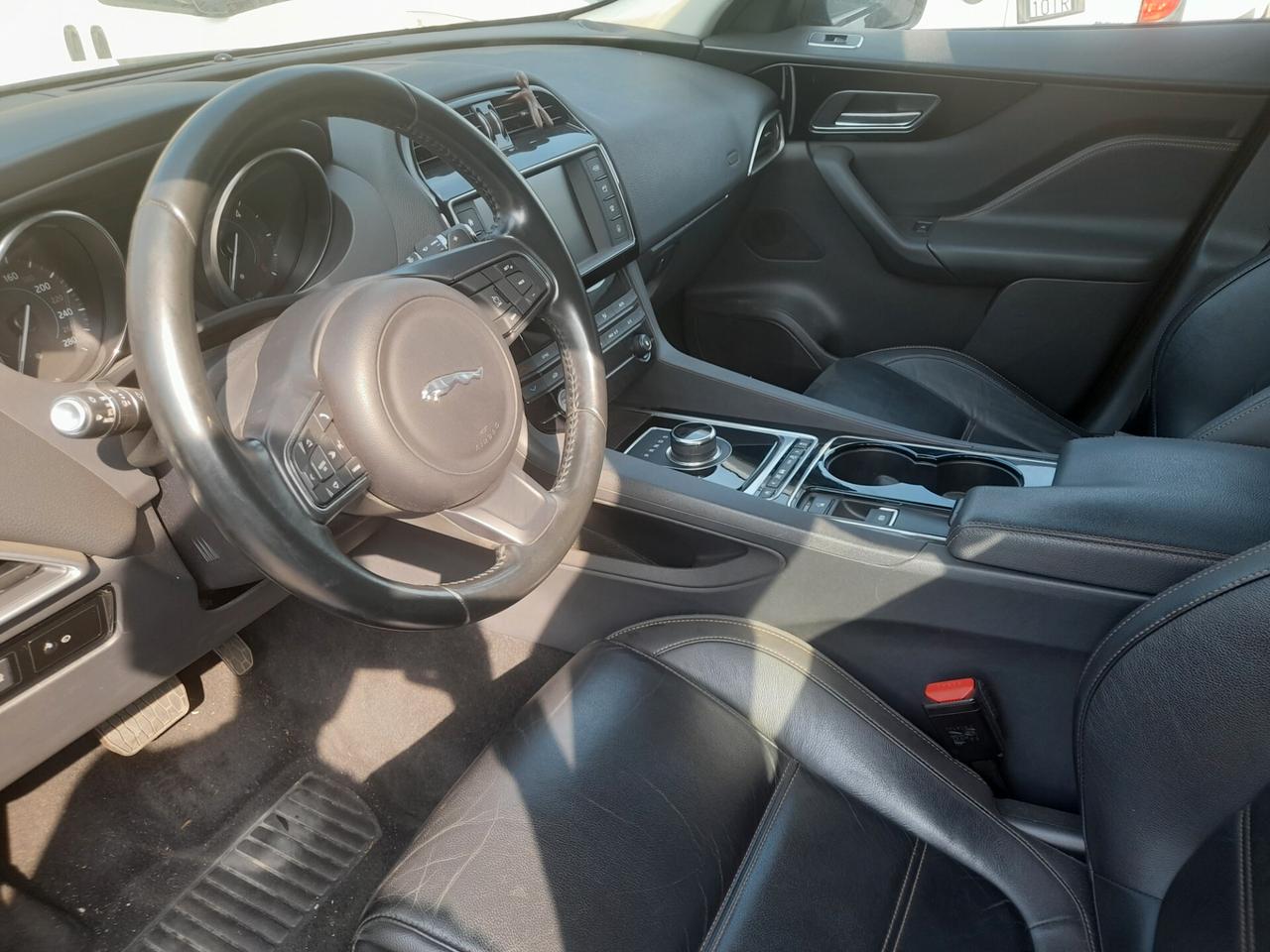 Jaguar F-Pace 2.0 D 180 CV AWD Prestige