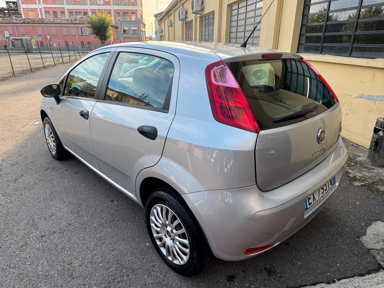 Fiat Punto Anno 2015 1.4 Benz/Metano 8V 5 porte