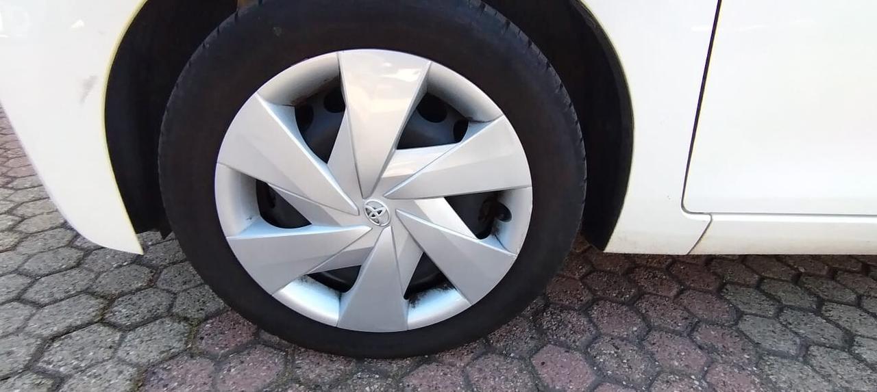 Toyota Aygo 1.0 VVT-i 69 CV 5 porte x-play TSS MMT
