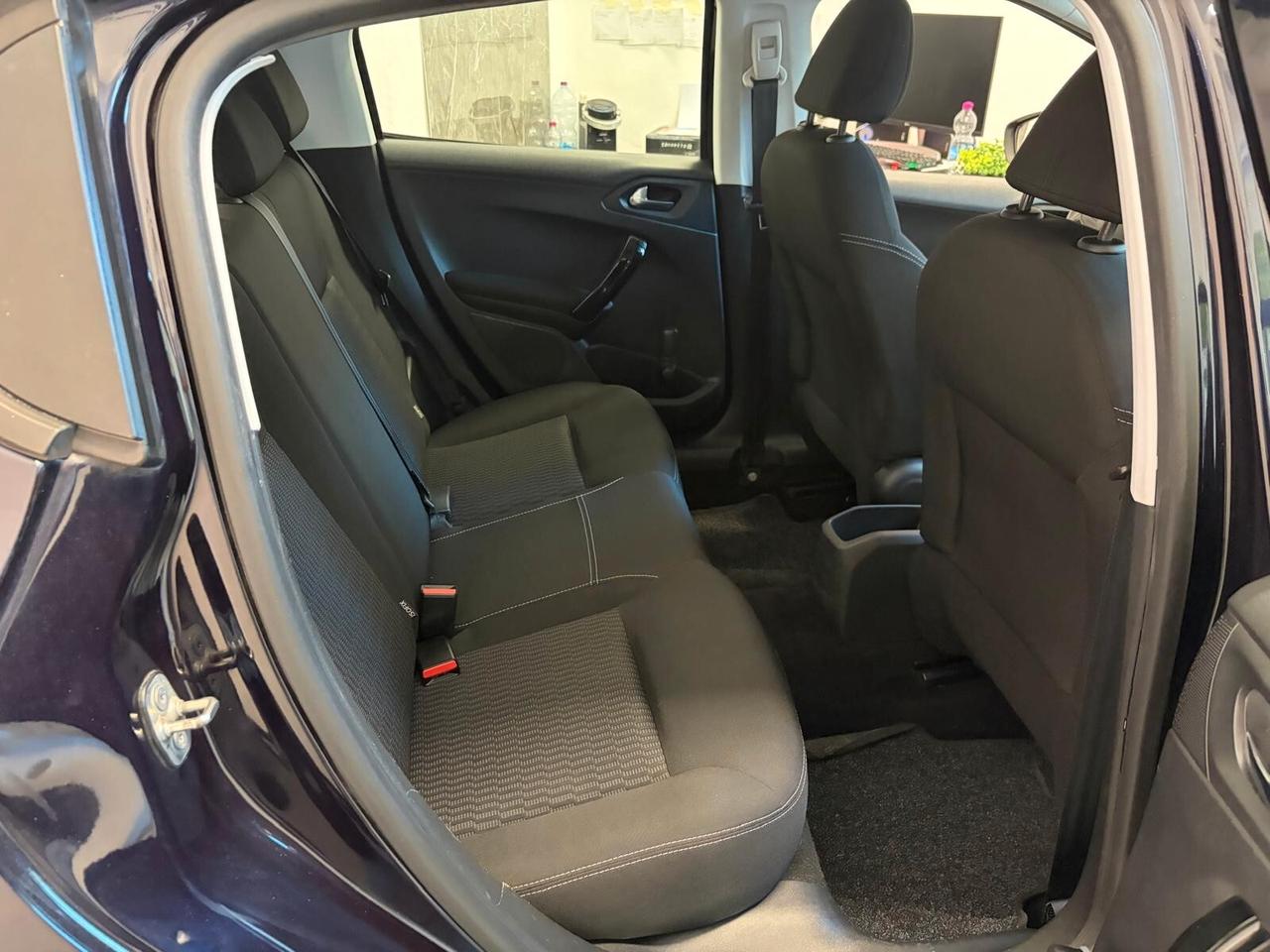 Peugeot 208 PureTech 82 5p. GPL Allure 74.900KM