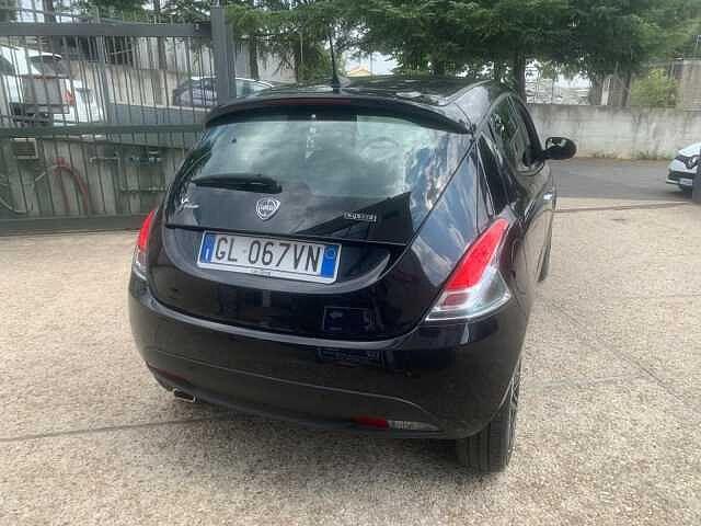 Lancia Ypsilon Gold Hybrid 1.0 FireFly