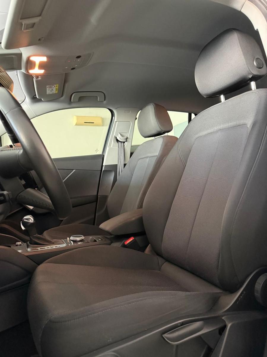 AUDI - Q2 - 30 TDI S tronic Identity Black