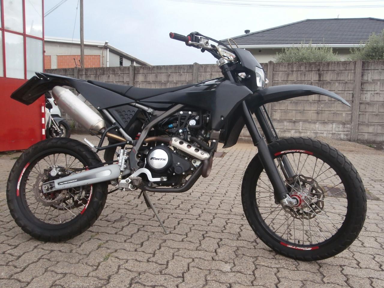 Fantic Motor XEF 125 Performance del 2022 compreso trapasso-tagliando-garanzia