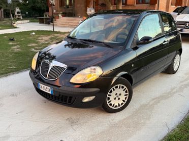 Lancia Ypsilon 1.4 16V Oro