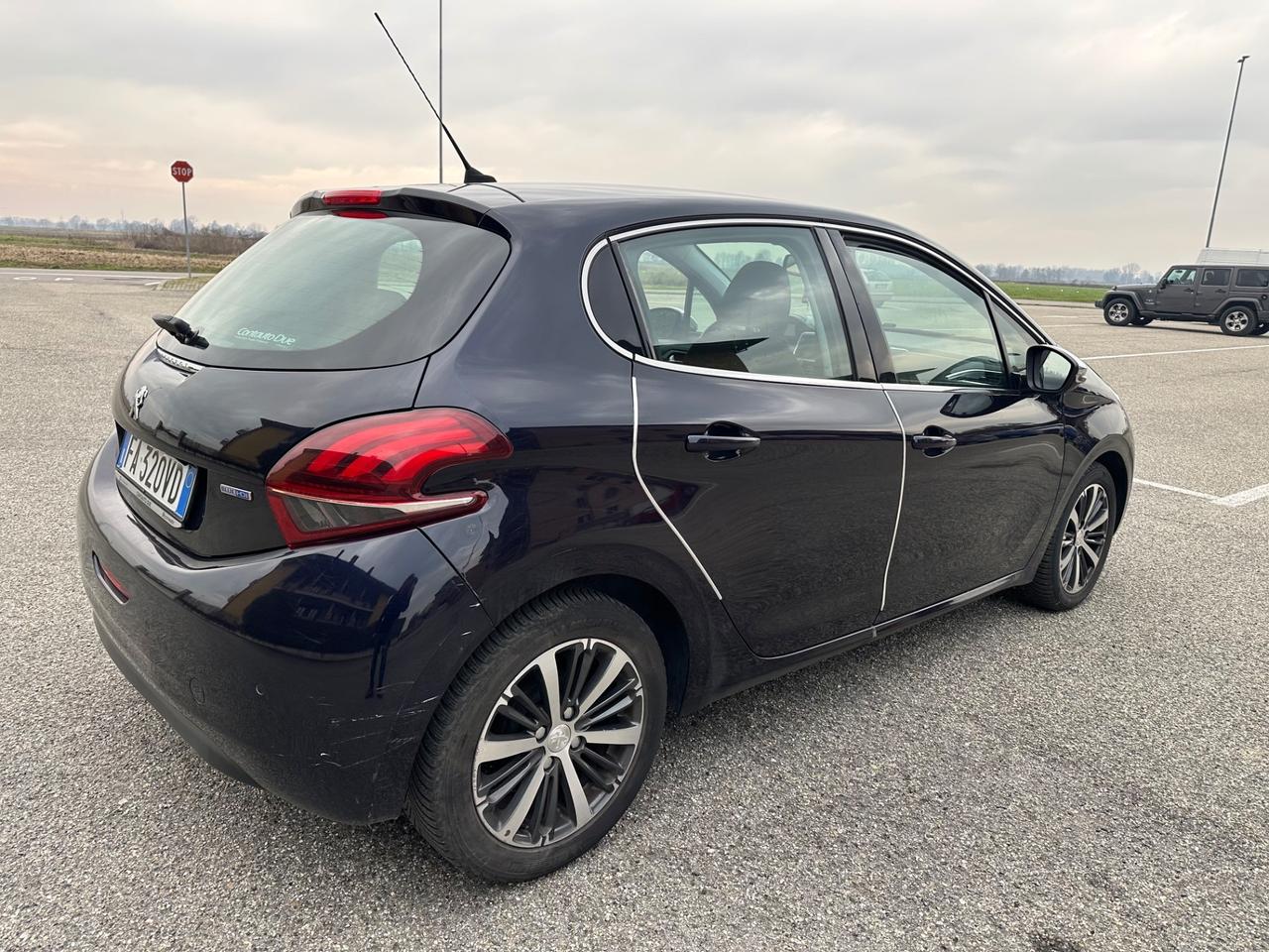 Peugeot 208 1,4 DIESEL EURO 6 NEOPATENTATI