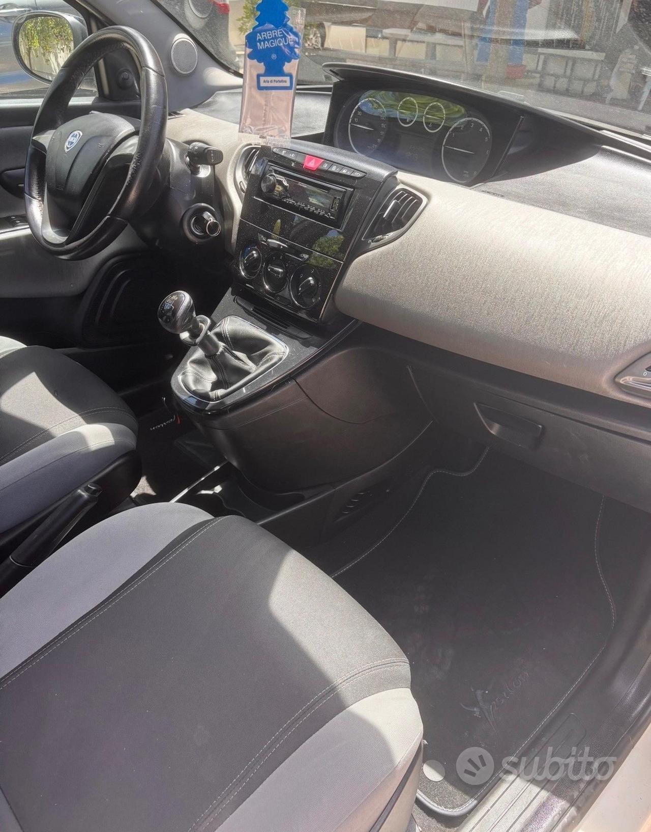 Lancia Ypsilon 1.2 69 CV 5 porte S&S Platinum