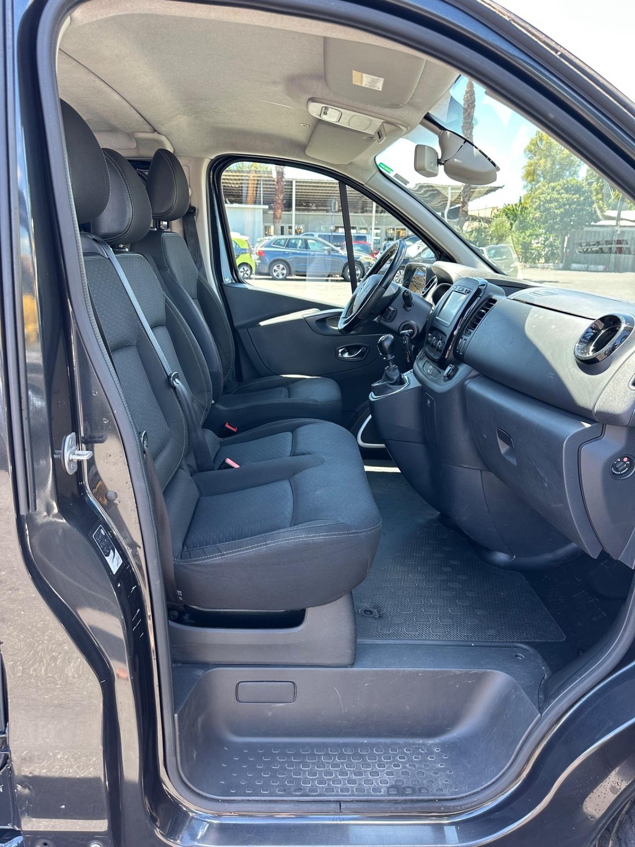 Opel Vivaro 9 posti Passo lungo
