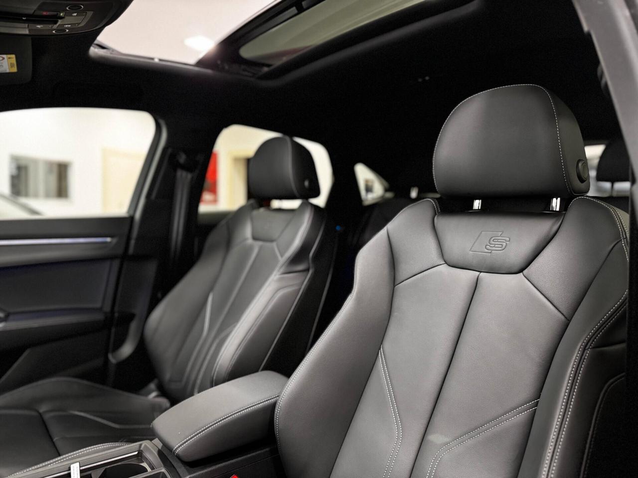 Audi Q3 35 TDI S tronic Identity Black