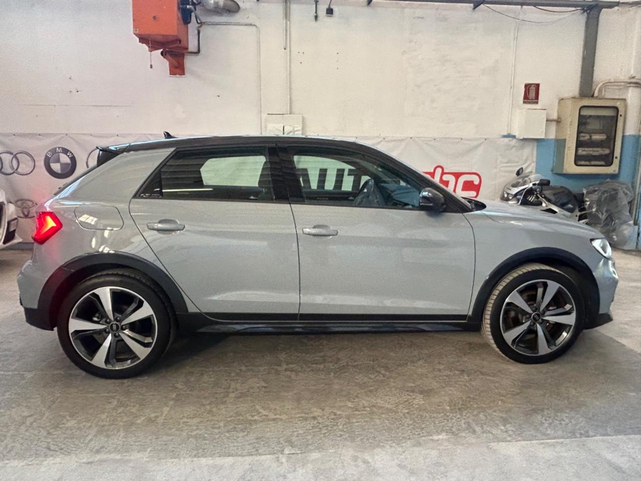 Audi A1 citycarver 30 TFSI Identity Contrast