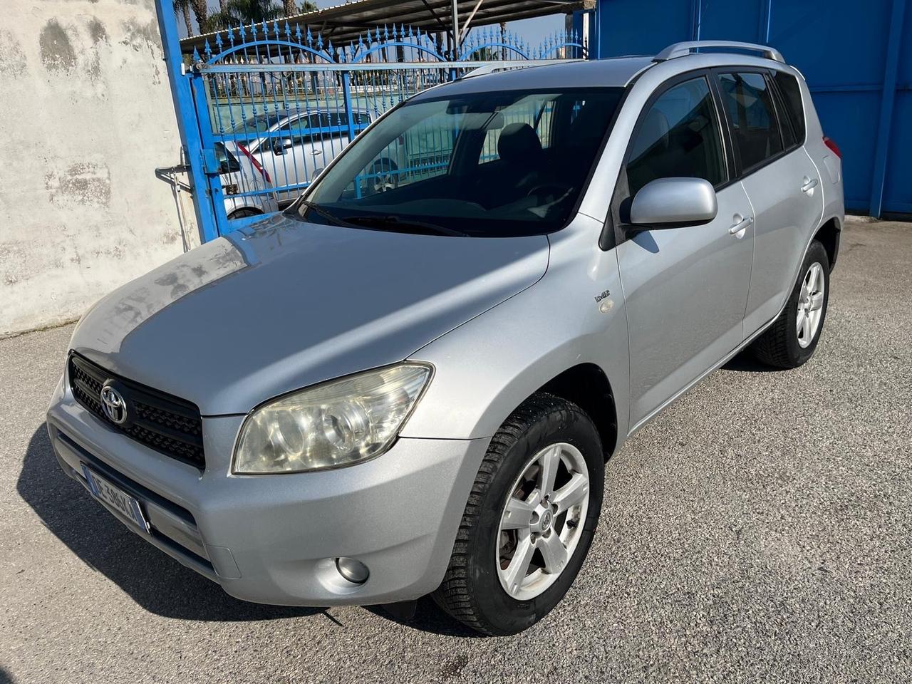 Toyota RAV 4 -2.2 D-4D-4x4- full-2006
