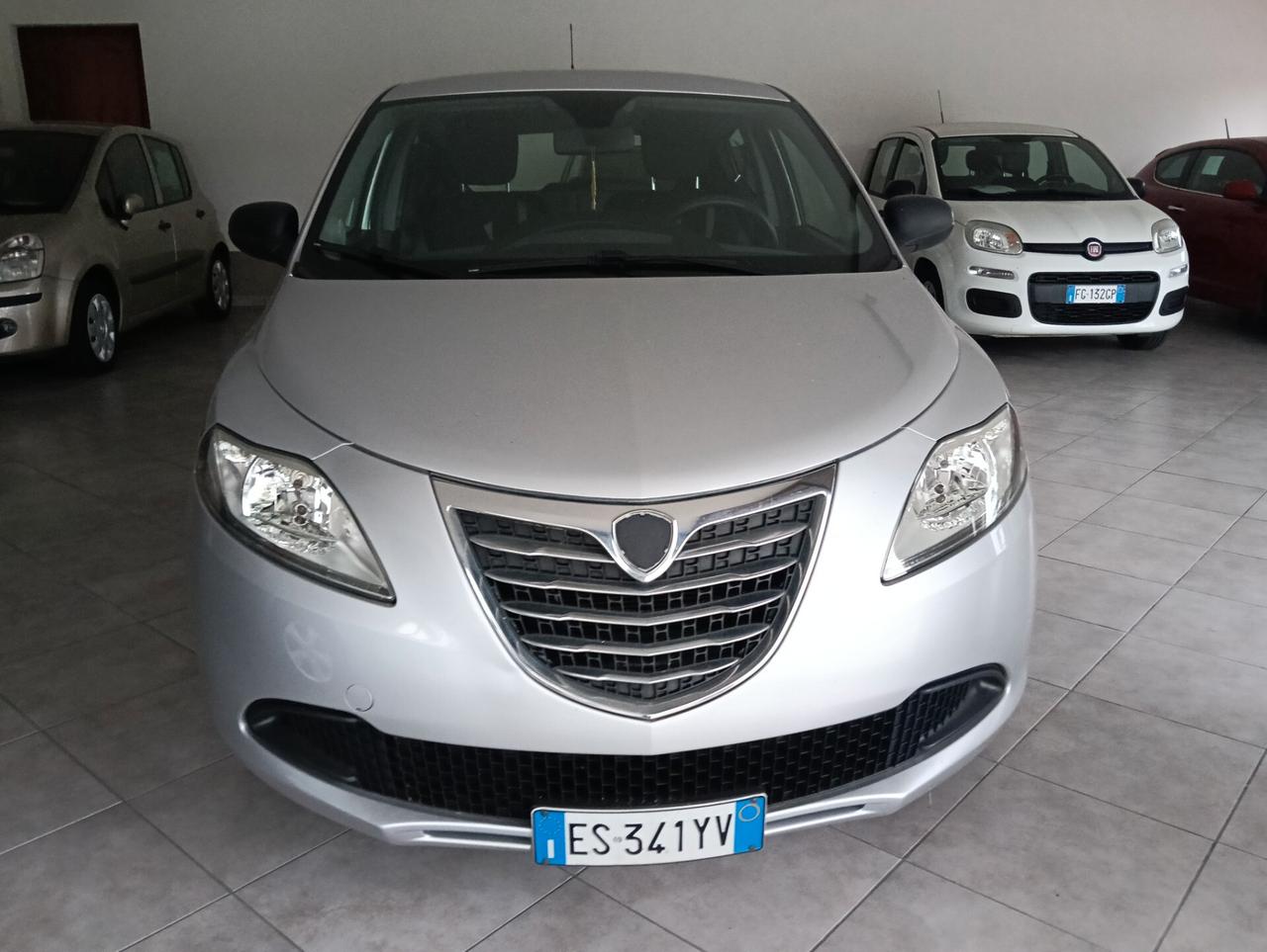 Lancia Ypsilon 1.2 69 CV 5 porte S&S Silver