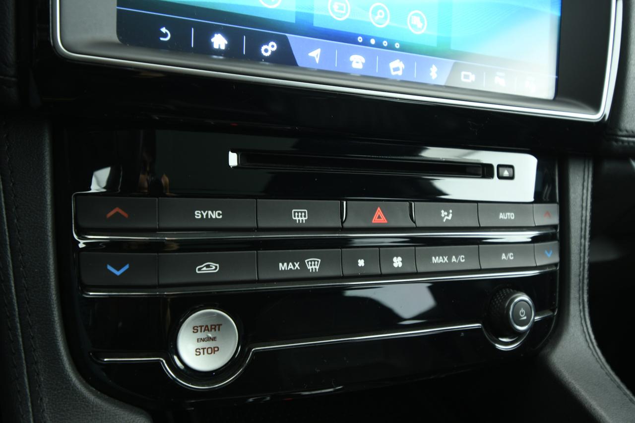 JAGUAR F-Pace 2.0d i4 Portfolio 180cv auto TETTO PANO+CAMERA+APP CONNECT