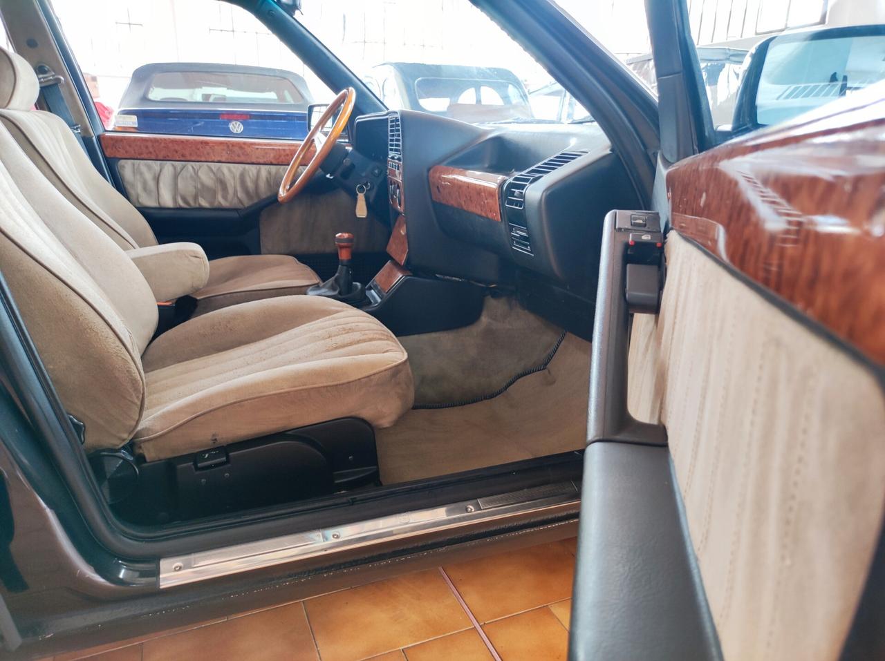 Lancia Thema 2.0 Turbo i.e. 16v