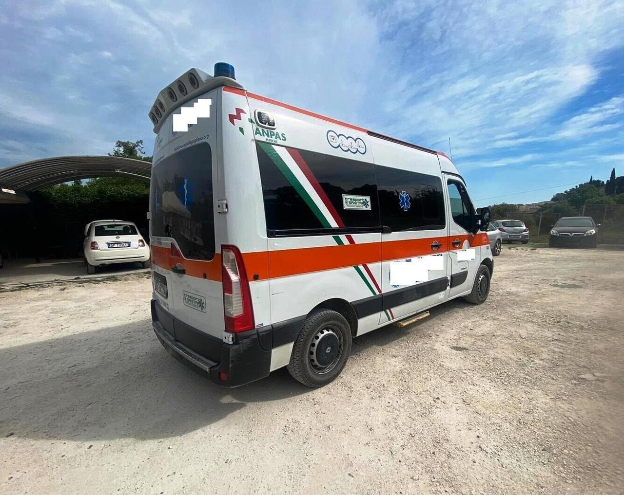 Renault ambulanza /POSSIBILE AUTOCARRO 2 P CAMPER