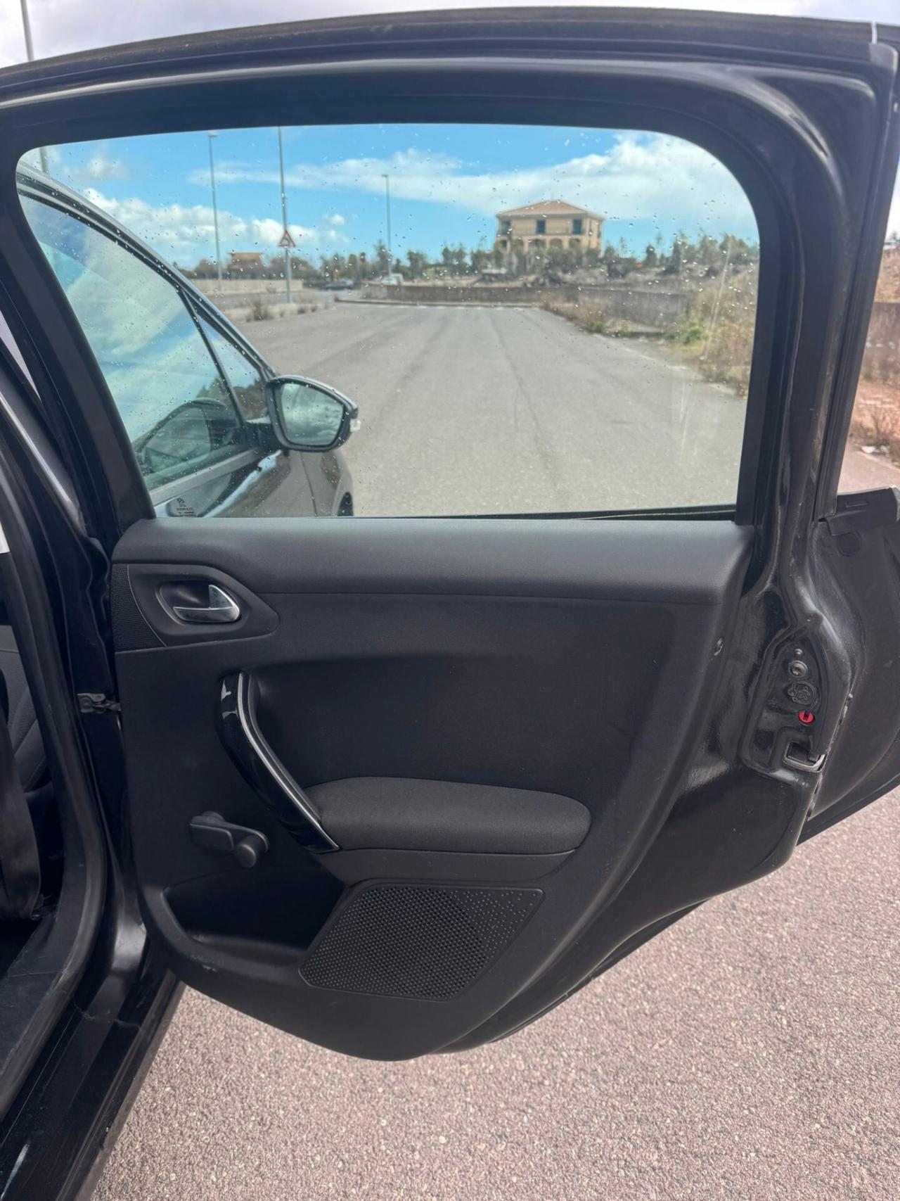 Peugeot 208 1.2 VTi 82 CV 5 porte Allure