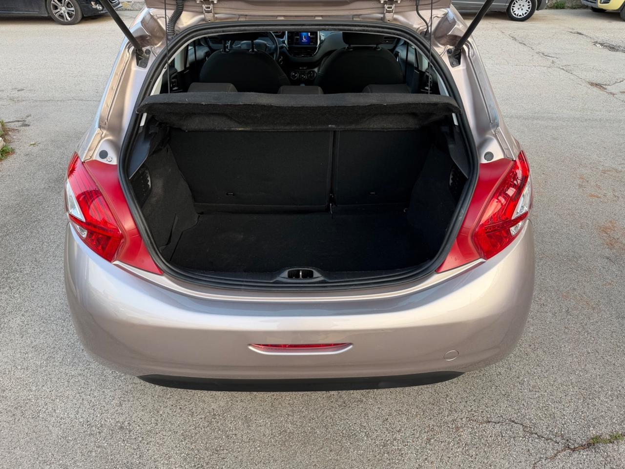 Peugeot 208 1.6 e-HDi 92 cavalli 2012