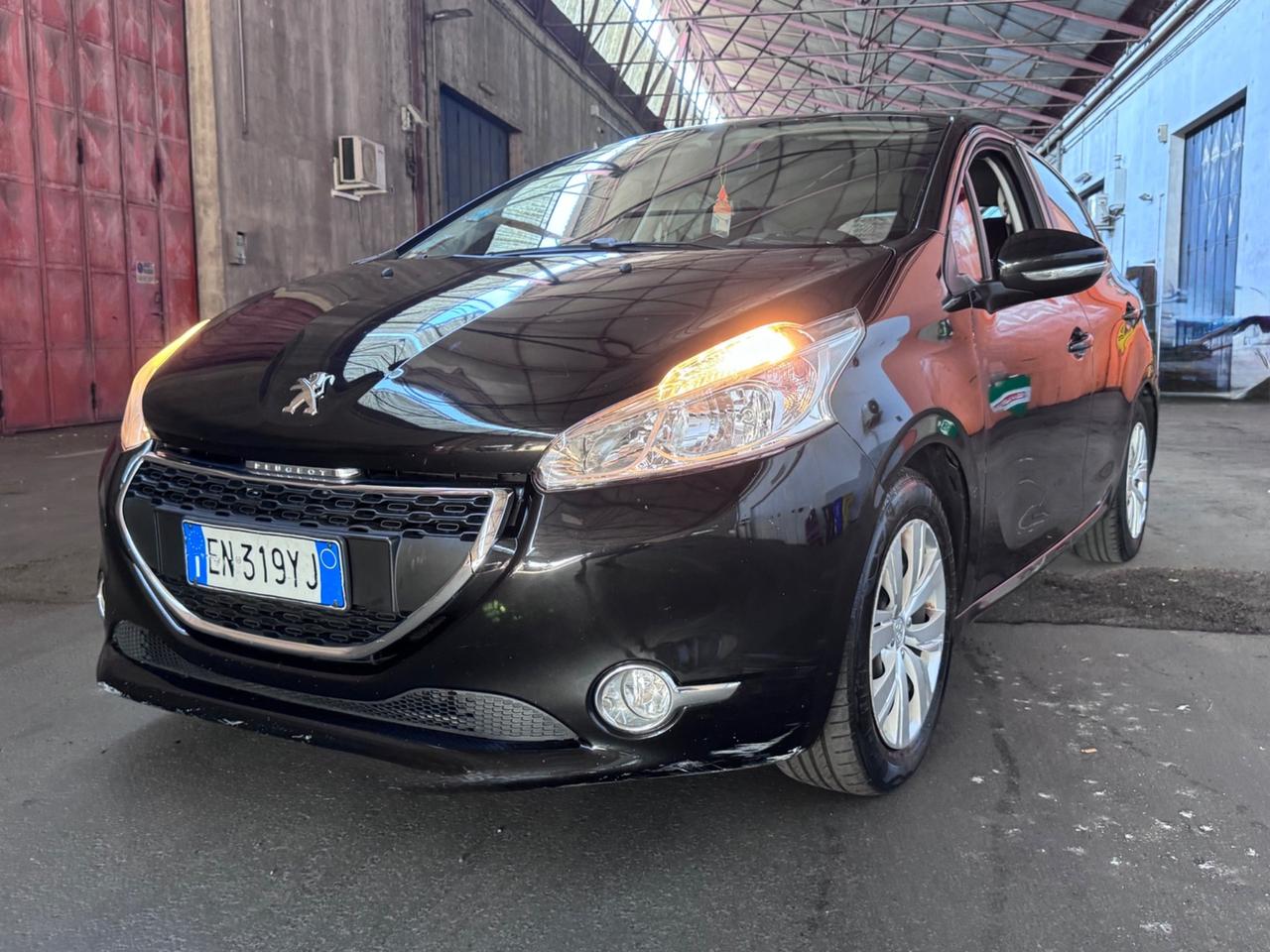 Peugeot 208 1.4 HDi 68 CV 5 porte Allure