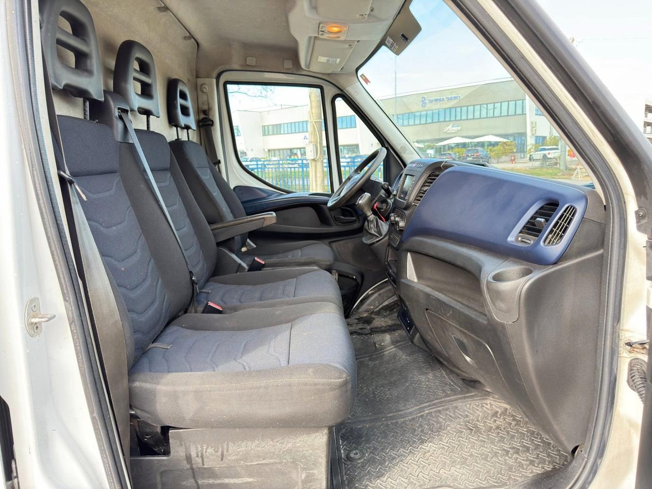 Autocarro IVECO DAILY 35-180 IVA INCLUSA