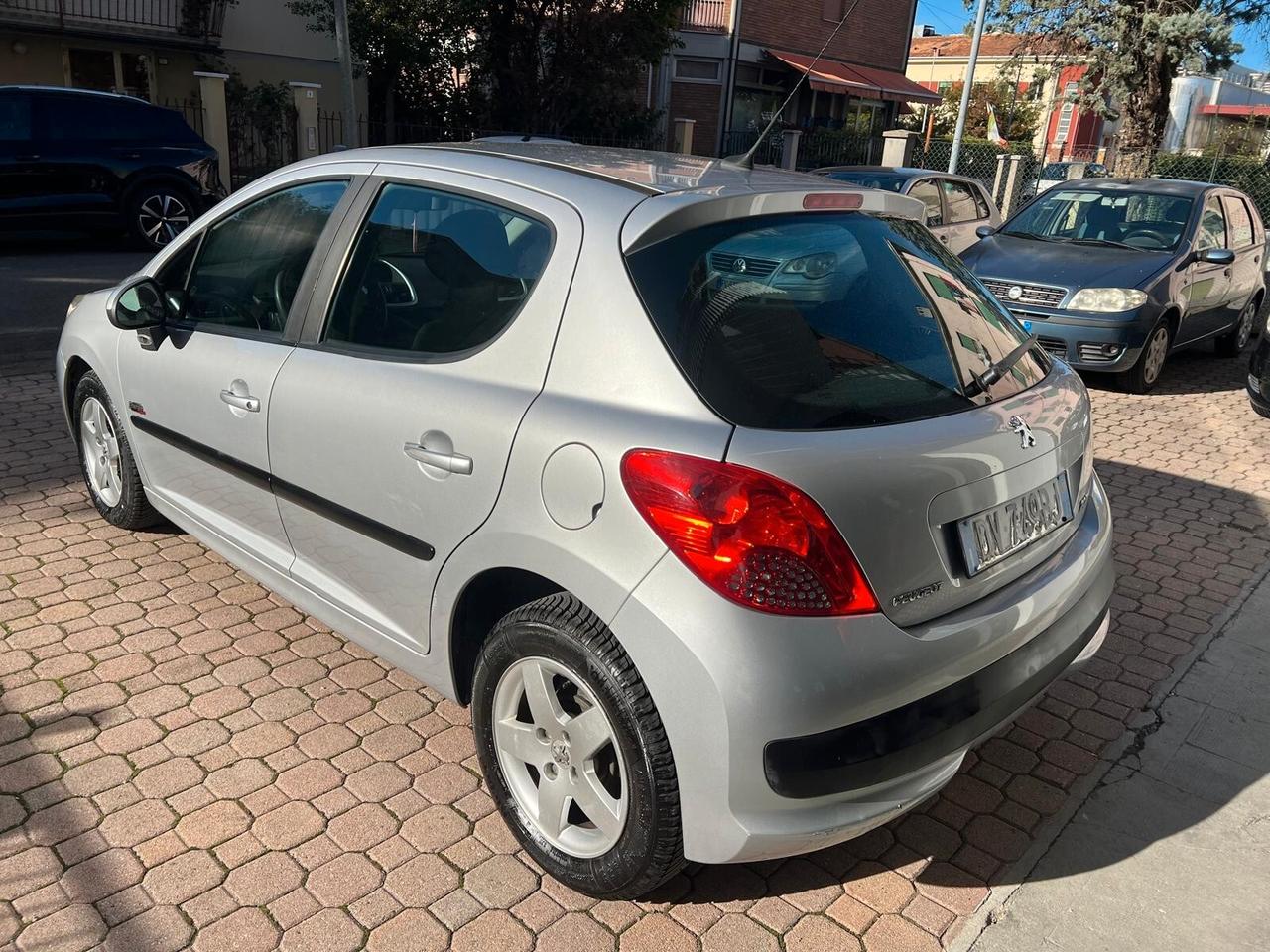 Peugeot 207 1.4 77.000KM OK NEOPATENTATI