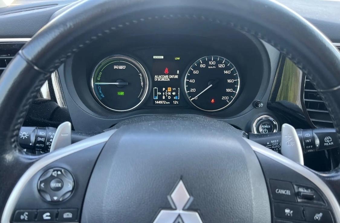 Mitsubishi Outlander 2.0 MIVEC 4WD CVT Intense