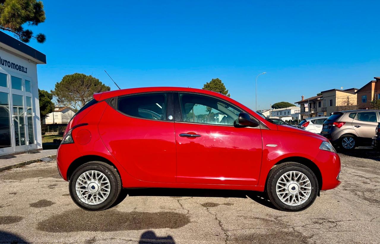 Lancia Ypsilon 0.9 TwinAir 85 CV 5 porte Metano Ecochic Gold