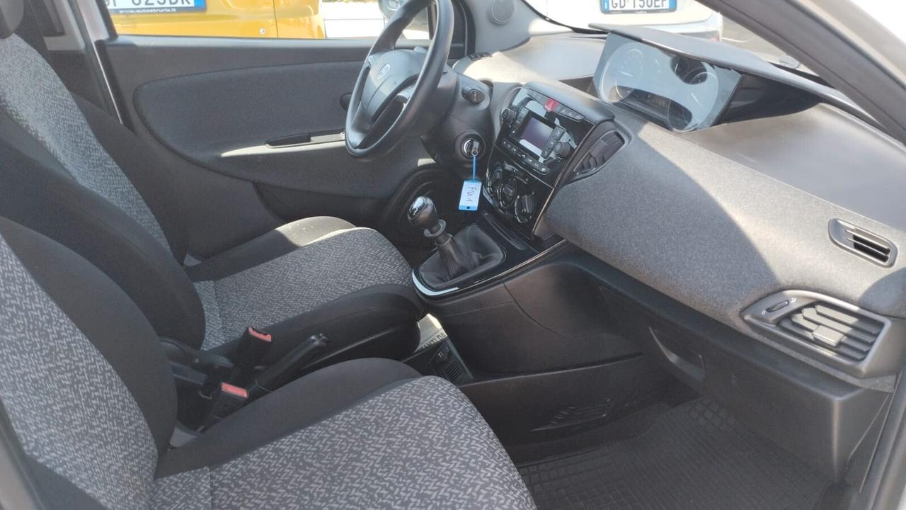 Lancia Ypsilon 0.9 TwinAir 5 porte Metano Ecochic Gold benzina metano