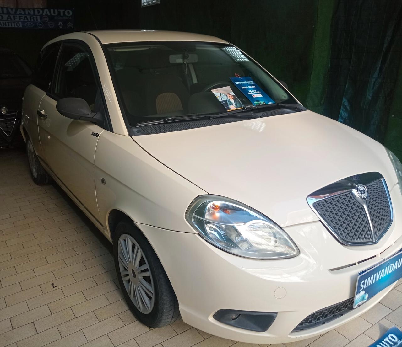 Lancia Ypsilon 1.2 Oro Bianco prov nord ok neopatent
