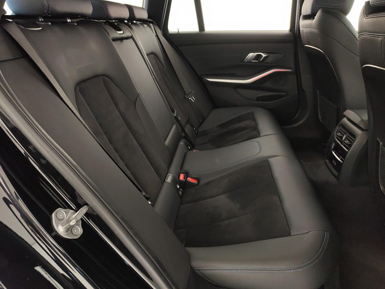 BMW 320d Touring mhev 48V xdrive MSport auto