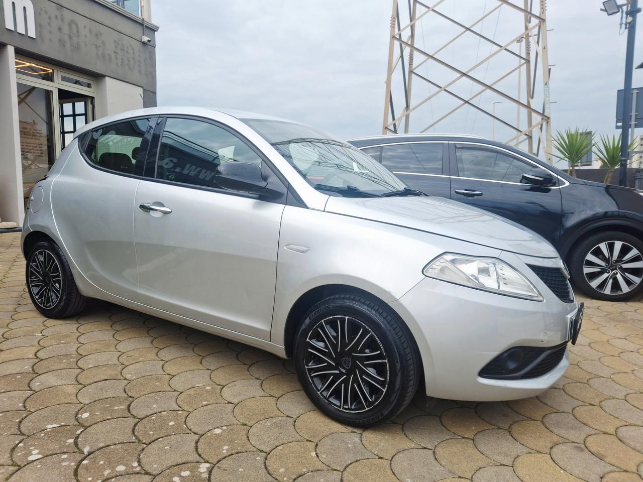 Lancia Ypsilon 1.2 69 CV 5 porte GPL Ecochic Gold