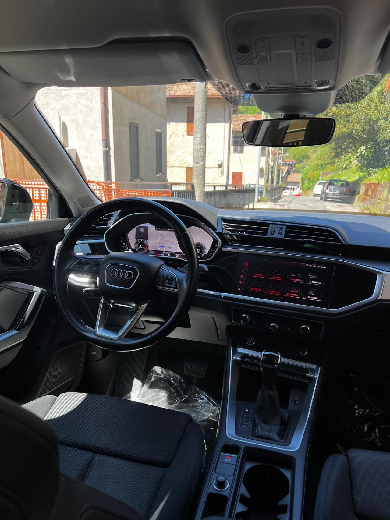 Audi Q3 SPB 35 TDI total black